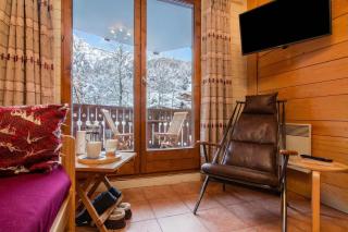 Résidence Le Château D86 Ski Retreat | Balcony & Views - Happy Rentals - 1