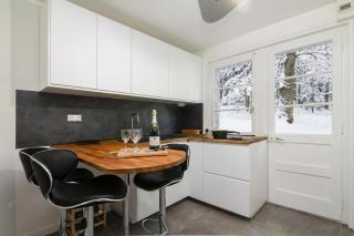 Chalet Ecureuil Family retreat w/ Garden & Fireplace - Happy Rentals - 9