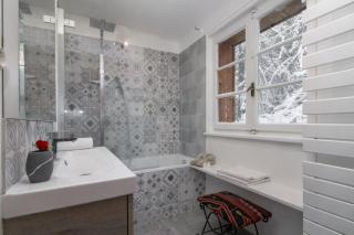 Chalet Ecureuil Family retreat w/ Garden & Fireplace - Happy Rentals - 6
