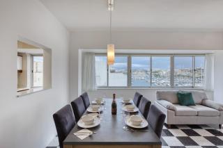 Seafront 2BR Valletta Views Ta' Xbiex Marina - 4