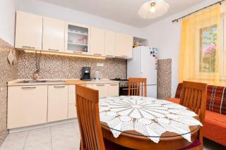 Apartments Kat - Splitska - 1