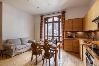 Central Majestic Apartment Near Skiing - Happy Rentals - 5