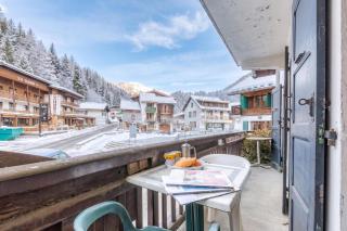 Le Bellevue 05 Walk to Ski Lifts Argentière Retreat | Balcony & Pool - Happy Rentals - 0