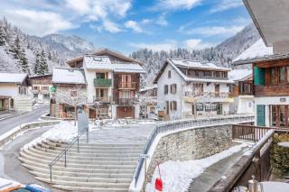 Le Bellevue 05 Walk to Ski Lifts Argentière Retreat | Balcony & Pool - Happy Rentals - 3
