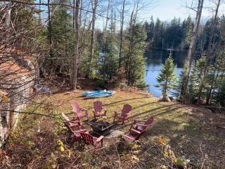 Panoramic Lakefront Chalet with Hot Tub & Firepit - 1