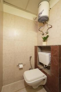 Tranquil Studio Near Airport- Kitchenette, WiFi, SmartTV - 2