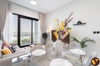 Vogue Vacation Homes, Alexis Tower Jabal Ali Walkable to Metro Station, near Expo City Dubai, One Bedroom Apartment with Balcony, Pool and Vibrant Community View, Access to all Amenities - 4