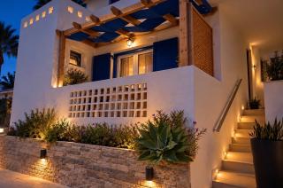 Angelica's Deluxe Rooms in Adamas - 7