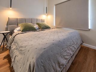 Moonlight Loft by Fengshui4u z wanną w sypialni, klimatyzacją i bezpłatnym parkingiem - 6