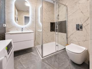Moonlight Loft by Fengshui4u z wanną w sypialni, klimatyzacją i bezpłatnym parkingiem - 5