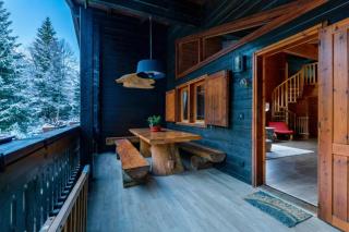 Chalet Soleada with Fireplace and Terrace for 5 - Happy Rentals - 1