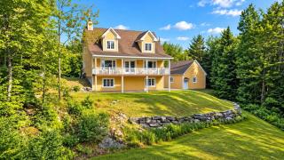 Le YOLO Spa & Ski Estrie - vue sur le mont Owl's Head - 0