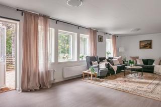 Brand new house near lake and public transport - 3
