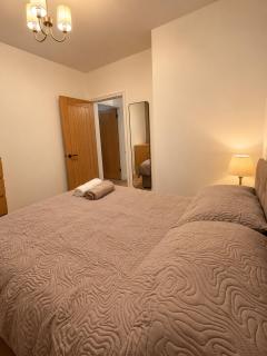 Stylish 3-Bed Home - Modern, Spacious & Cosy - 4