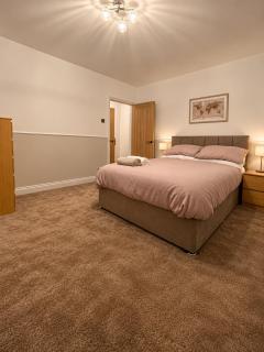 Stylish 3-Bed Home - Modern, Spacious & Cosy - 3