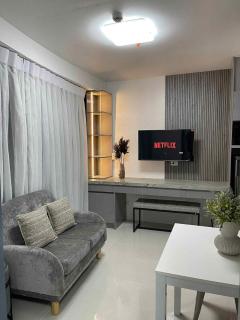 Cozy 1BR JTower, Pool, WiFi, Near Airport - 5