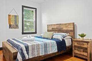 Unique Black Home in the Heart of Shelby Park - 9