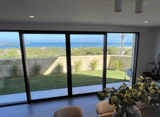 Beach House Scarborough - sweeping ocean view luxury - 3