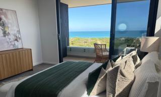 Beach House Scarborough - sweeping ocean view luxury - 9