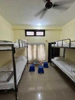 Happy Living Backpackers Hostel - 1