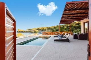 Seaside Summer Bliss - Aurora Luxury Pool Paradise - 2