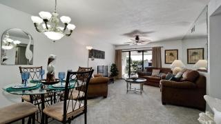 Runaway Bay 213 - 8