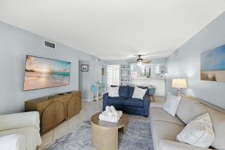 Runaway Bay 207 - 4