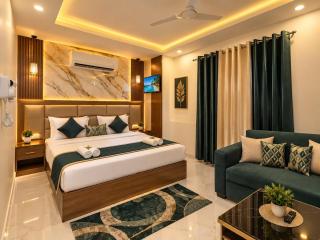 Hotel Decent Suites Stayz - With Airport Drop - 5