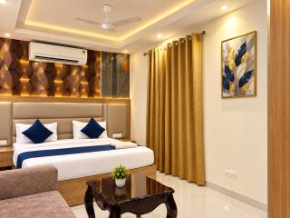Hotel Decent Suites Stayz - With Airport Drop - 4