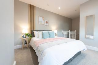 Stylish 2BR Leeds Stay - Parking Near Centre - 1