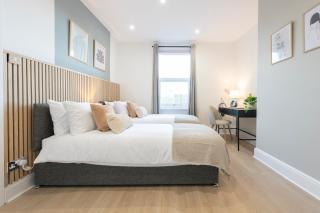 Stylish 2BR Leeds Stay - Parking Near Centre - 9