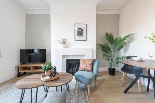 Stylish 2BR Leeds Stay - Parking Near Centre - 0