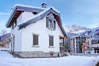 Chalet Whitmoore Argentière - Walk to Grands Montets Sleeps 7 - Happy Rentals - 0