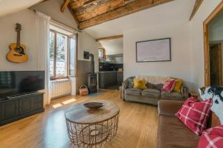 Chalet Whitmoore Argentière - Walk to Grands Montets Sleeps 7 - Happy Rentals - 9