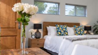 Oaknest Private Garden Guesthouse with Swimming Pool - 8