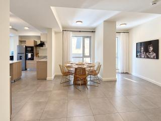 Capital M Emerald Complex Listings - 1