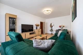 Spacious Family Apartment for 6 - Lift & Balcony - 2