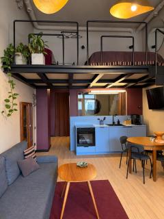 G Loft - Spacious Urban Apartment with Bathtub and Private Entrance - 0