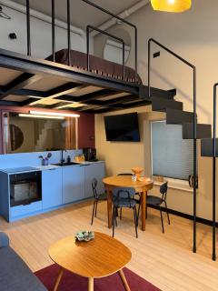G Loft - Spacious Urban Apartment with Bathtub and Private Entrance - 8