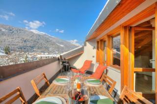 Sunny Penthouse with Mountain View - Happy Rentals - 0