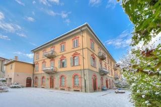 Sunny Penthouse with Mountain View - Happy Rentals - 8