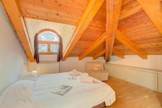 Sunny Penthouse with Mountain View - Happy Rentals - 4