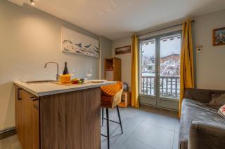 Studio du Chamois Near Ski Lifts w/ Balcony & Parking - Happy Rentals - 0