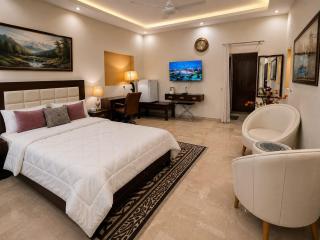 Hotel Luxe Heights Lahore - 4