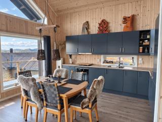 Timeless Mountain Cabin with Panoramic Views - 9