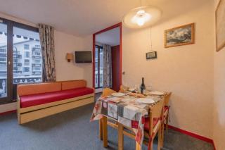Cham Sud Chailloud102 Chamonix Centre Balcony Views Sleeps 3 - Happy Rentals - 0