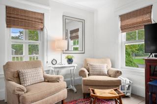 Charming Cape Cottage Steps from Bank St Beach - 3