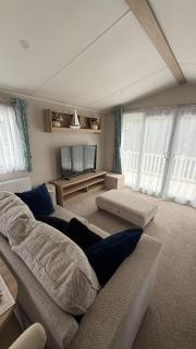 Homely 8 berth caravan with front decking at New Beach in Kent ref 66654NB - 6
