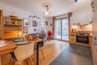 White Pearl B12 Cosy Chamonix Base for 2 - Happy Rentals - 0