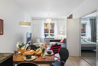 Bright and Renovated in Kamppi with a Walk-In Closet - Helsinki - 2